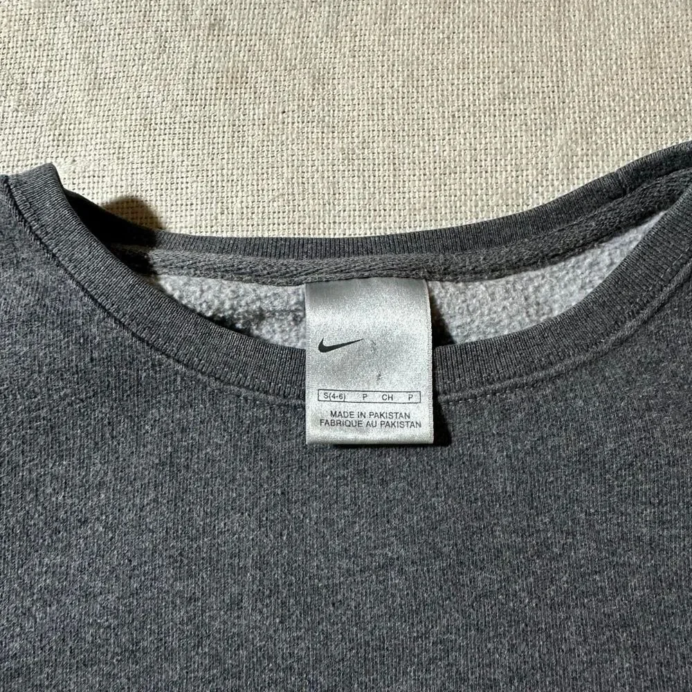 Y2K Nike Women's Small Grey Oversized Crewneck Sweatshirt